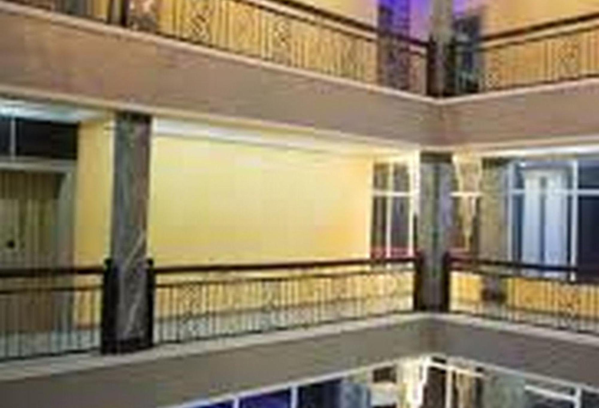 Room In Lodge - Hampton Towers Spa Asaba Exteriér fotografie