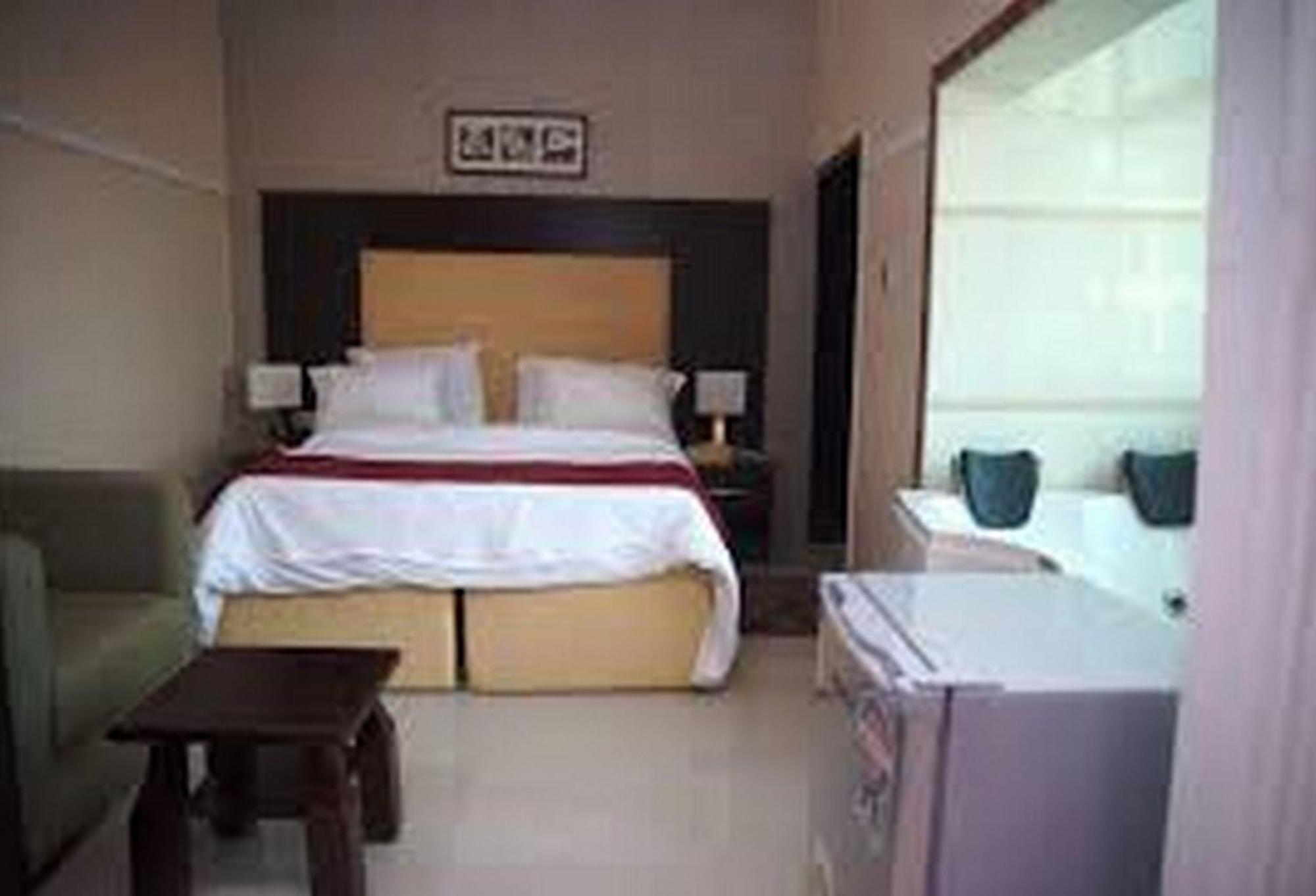 Room In Lodge - Hampton Towers Spa Asaba Exteriér fotografie