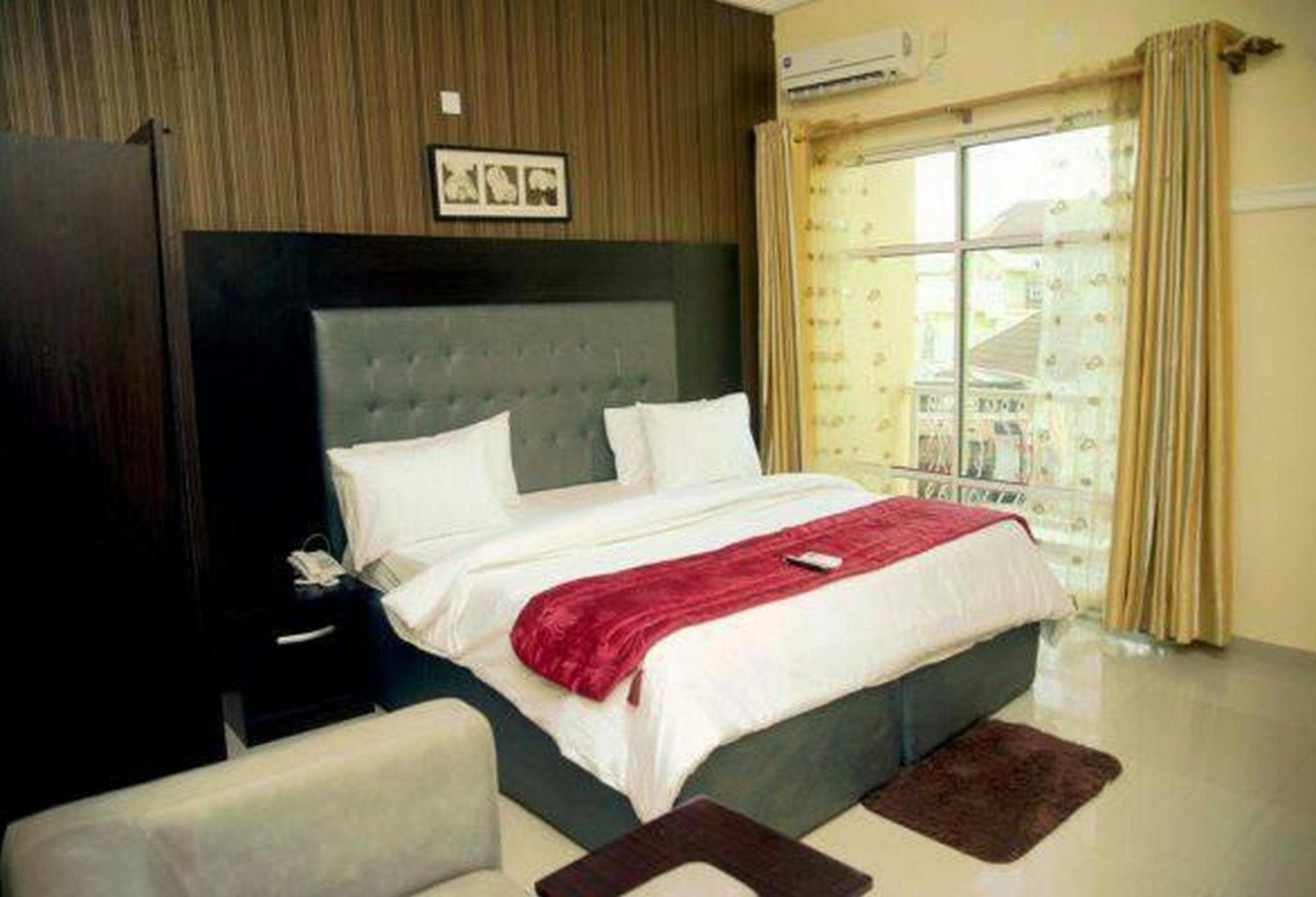 Room In Lodge - Hampton Towers Spa Asaba Exteriér fotografie