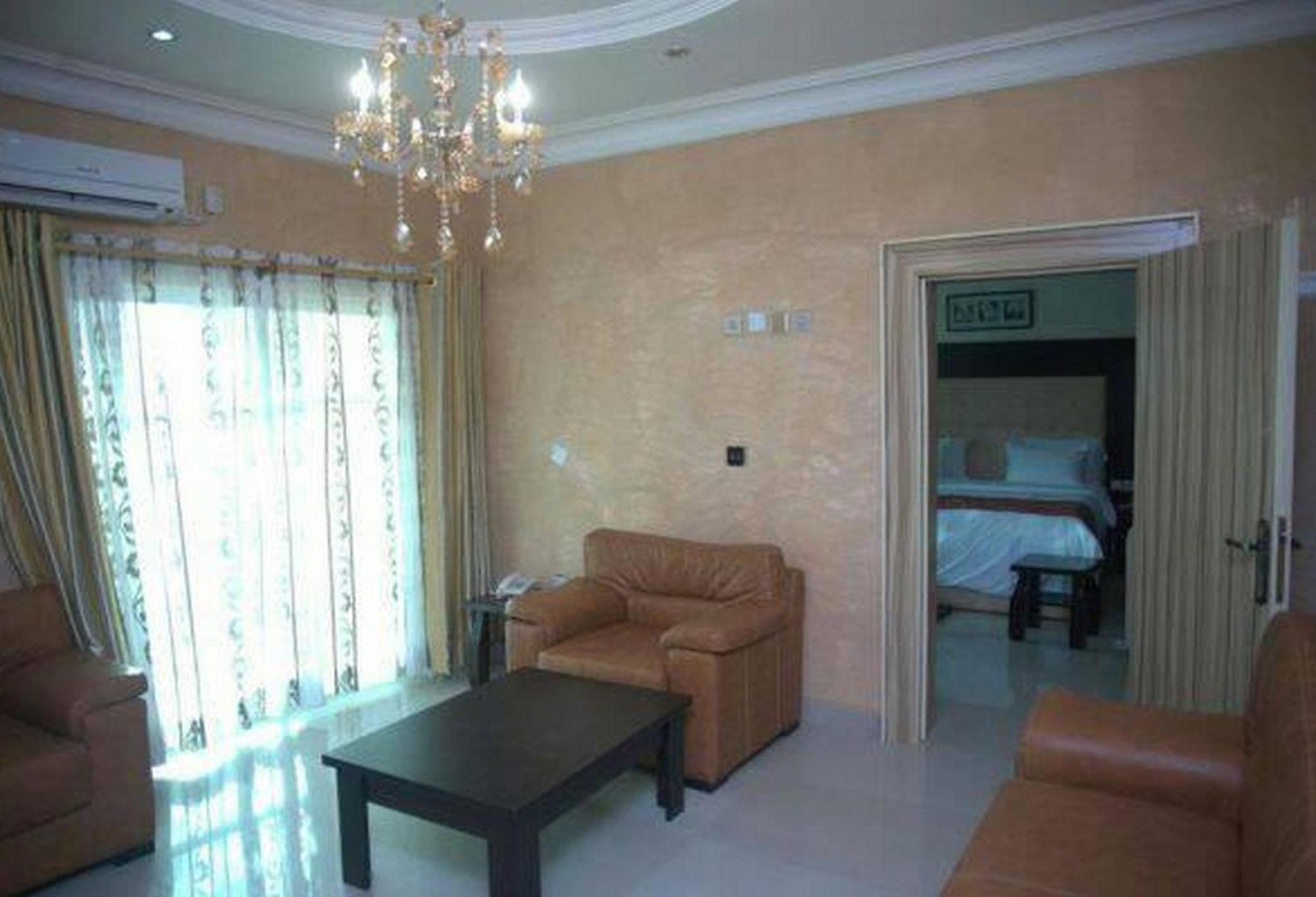 Room In Lodge - Hampton Towers Spa Asaba Exteriér fotografie